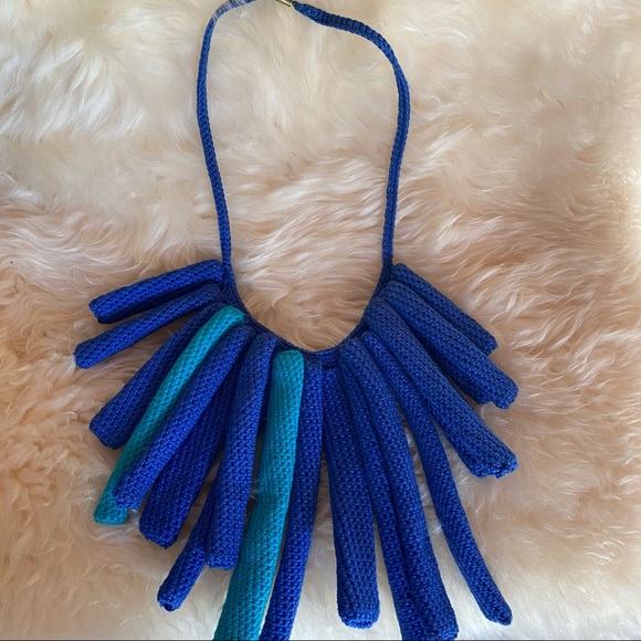 Hand knit necklace made in Europe - Picture 5 of 7